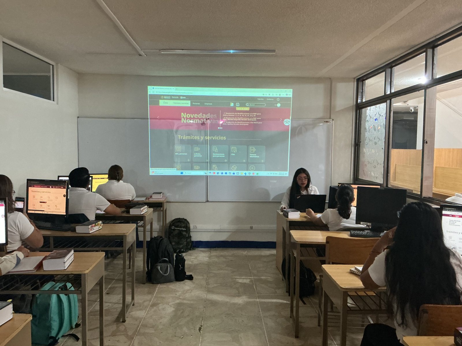 Práctica guiada con equipos de cómputo